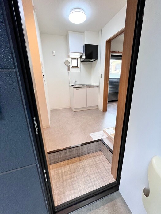 物件内観写真2　(玄関)