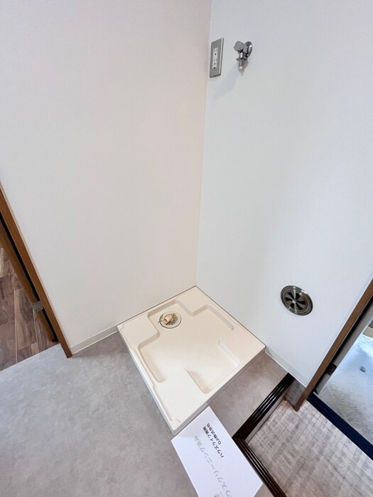 物件内観写真16　(洗濯機置場)