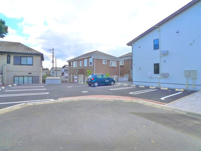 物件外観写真3　(駐車場)