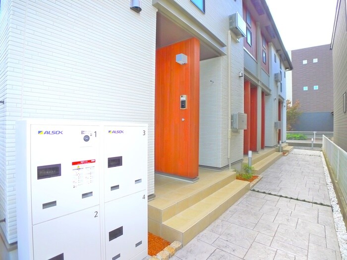 物件外観写真5　(エントランス部分)