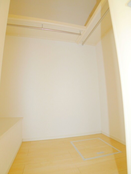 物件内観写真12　(収納)
