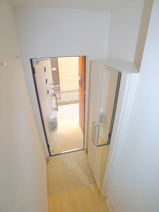 物件内観写真17　(玄関)