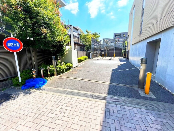 物件外観写真6　(駐車場)