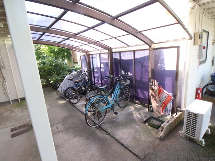 物件外観写真5　(駐輪場)