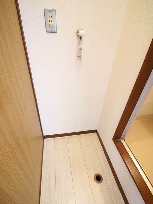 物件内観写真14　(洗濯機置場)