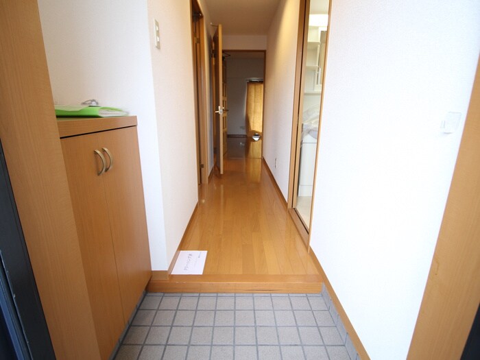 物件内観写真8　(玄関)