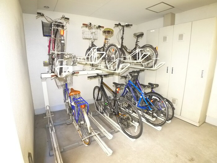 物件外観写真5　(駐輪場)