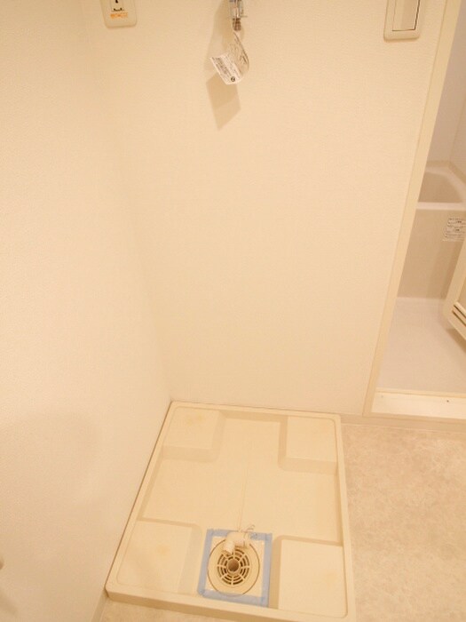 物件内観写真13　(洗濯機置場)