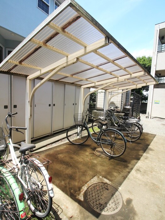 物件外観写真4　(駐輪場)