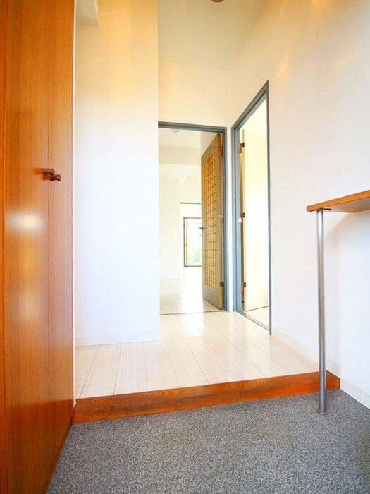 物件内観写真16　(玄関)