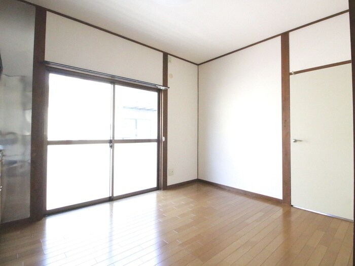 物件内観写真4　(居室)