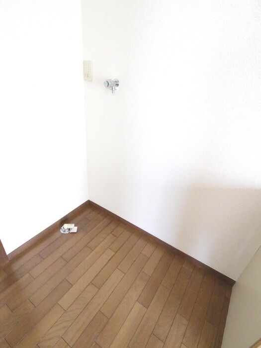 物件内観写真13　(洗濯機置場)