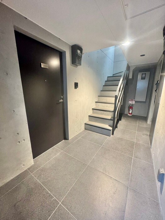 物件外観写真5　(エントランス部分)