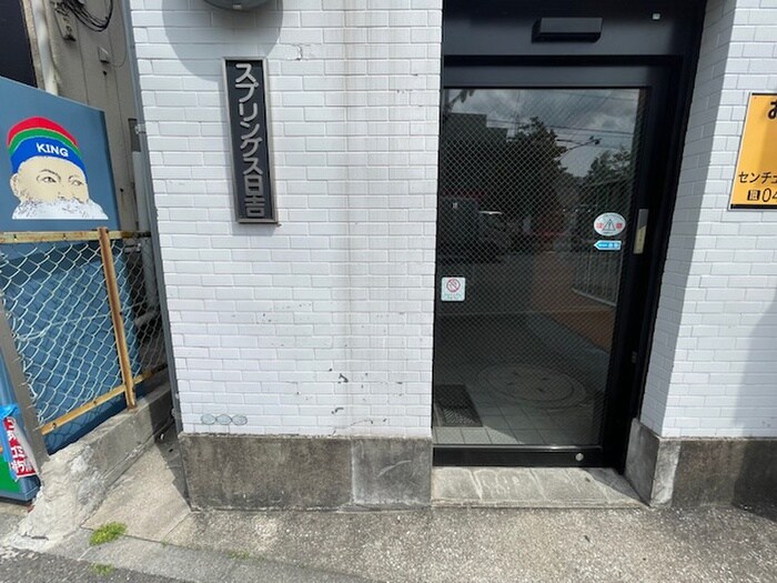 物件外観写真2　(エントランス部分)