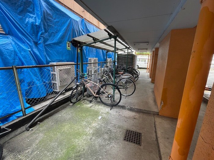 物件外観写真4　(駐輪場)