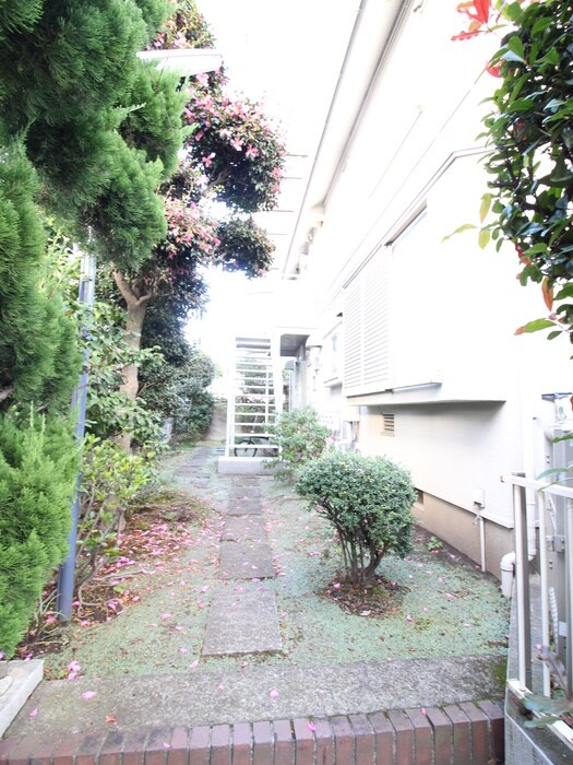 物件外観写真5　(エントランス部分)