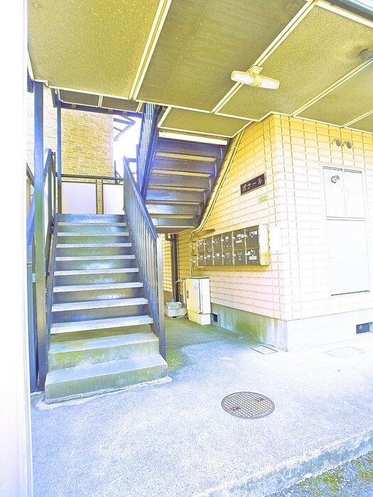 物件外観写真4　(エントランス部分)