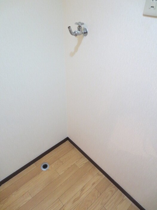 物件内観写真11　(洗濯機置場)