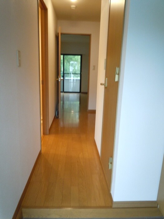 物件内観写真14　(廊下)