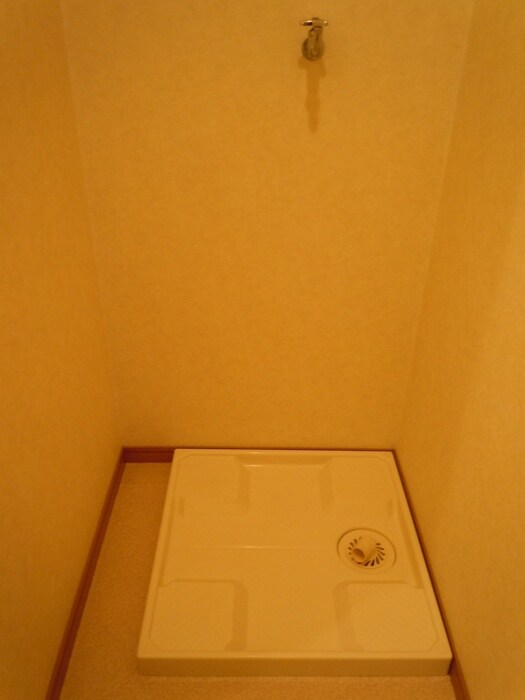 物件内観写真16　(洗濯機置場)