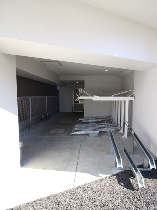 物件外観写真3　(駐輪場)