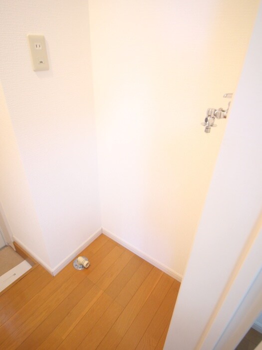 物件内観写真15　(洗濯機置場)