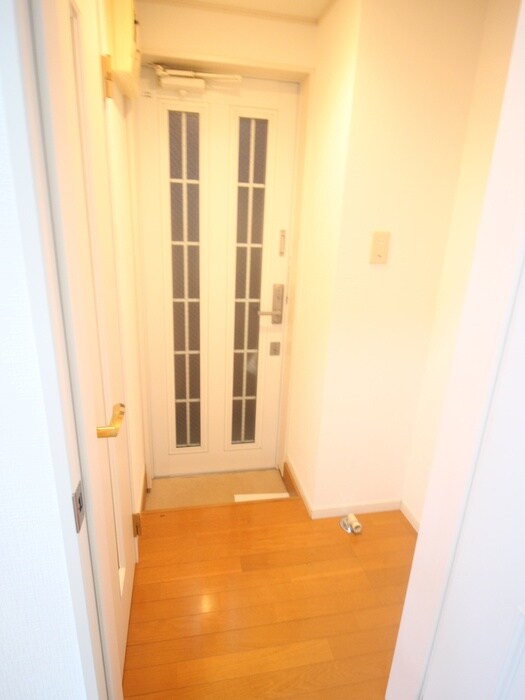 物件内観写真16　(玄関)