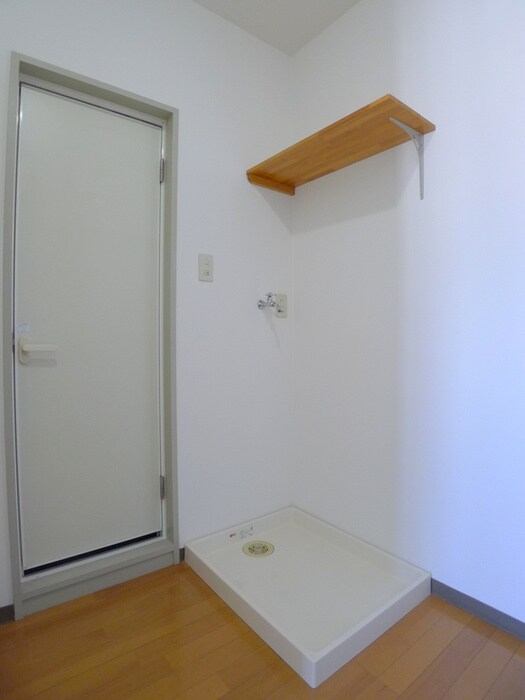 物件内観写真12　(洗濯機置場)