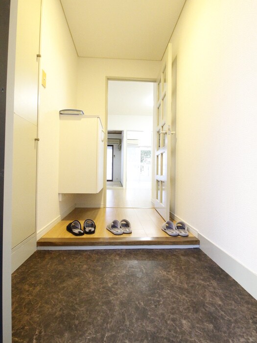 物件内観写真7　(玄関)