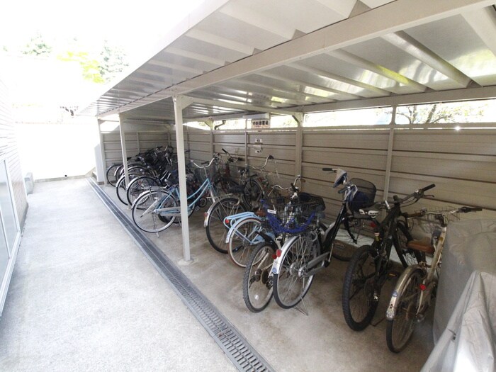 物件外観写真5　(駐輪場)