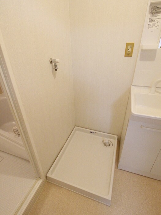 物件内観写真10　(洗濯機置場)