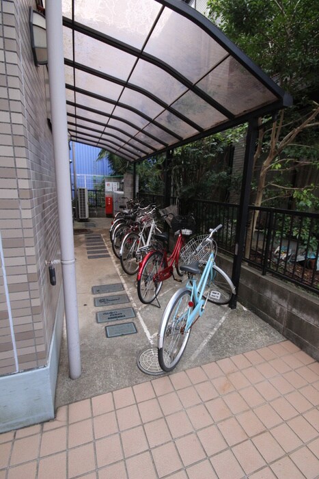 物件外観写真4　(駐輪場)