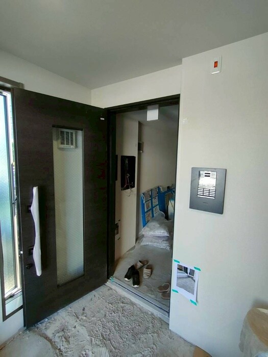 物件外観写真6　(エントランス部分)