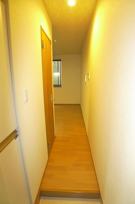 物件内観写真16　(玄関)