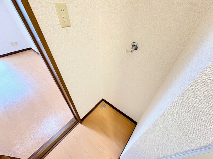 物件内観写真12　(洗濯機置場)