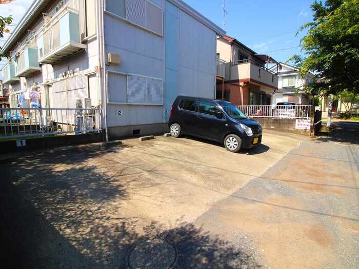 物件外観写真2　(駐車場)