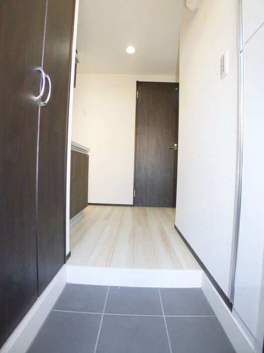 物件内観写真17　(玄関)