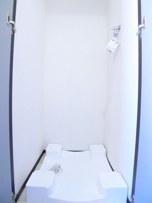 物件内観写真18　(洗濯機置場)