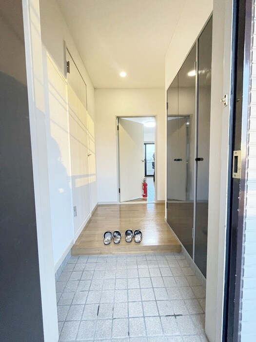 物件内観写真18　(玄関)