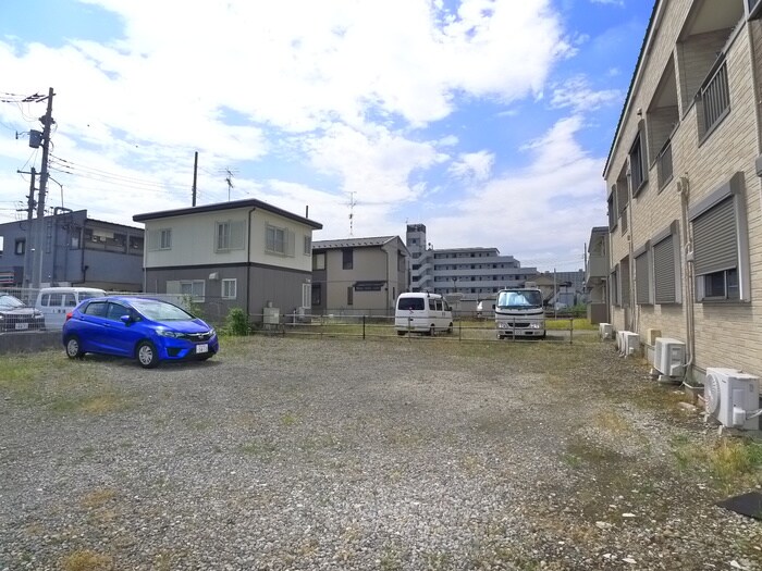 物件外観写真6　(駐車場)
