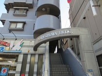 鳴島ビルの外観写真