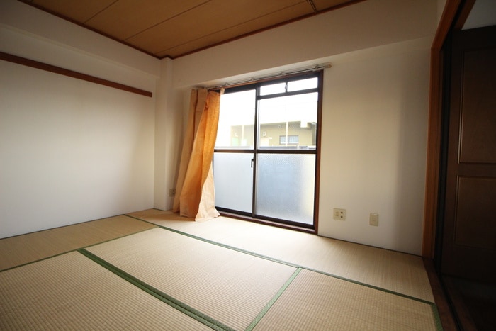 鳴島ビルの居室