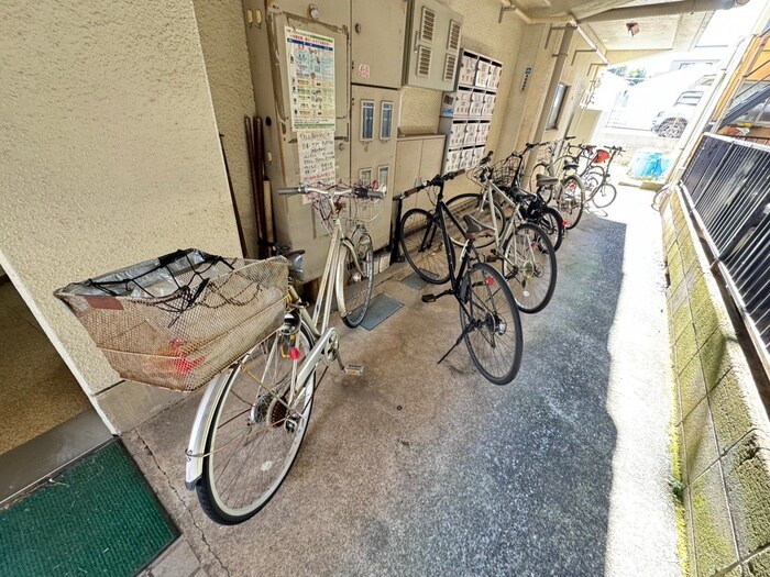 物件外観写真4　(駐輪場)