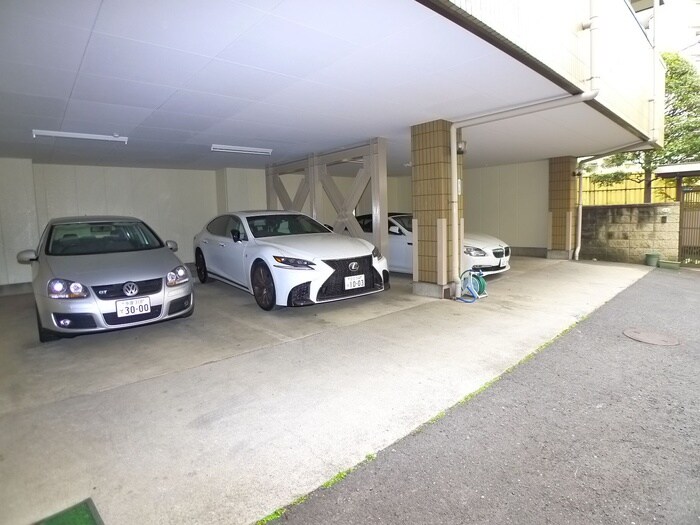 物件外観写真6　(駐車場)