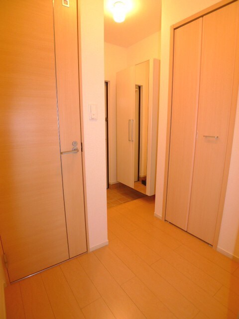 物件内観写真4　(玄関)
