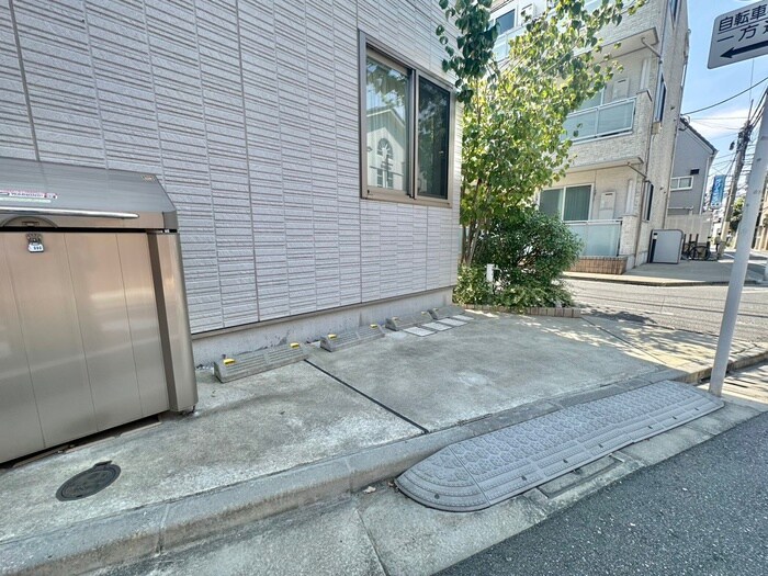 物件外観写真5　(駐輪場)