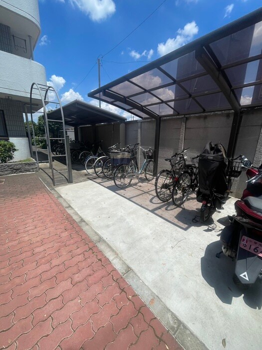 物件外観写真5　(駐輪場)
