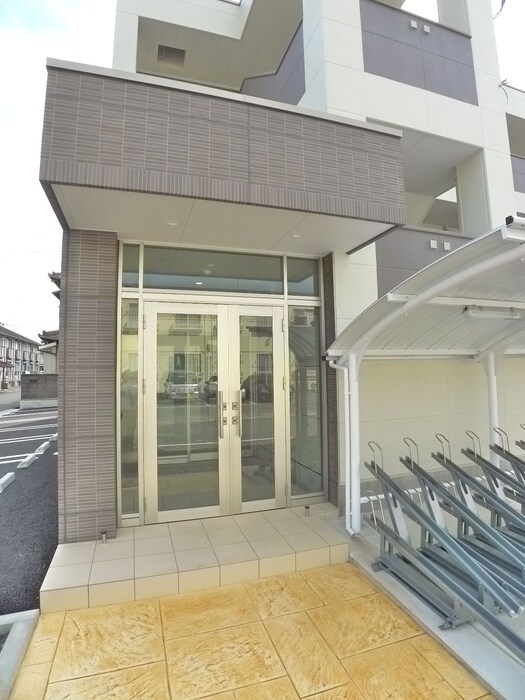 物件外観写真5　(エントランス部分)