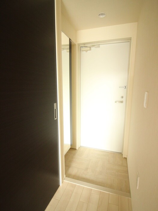 物件内観写真16　(玄関)