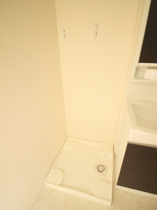 物件内観写真18　(洗濯機置場)